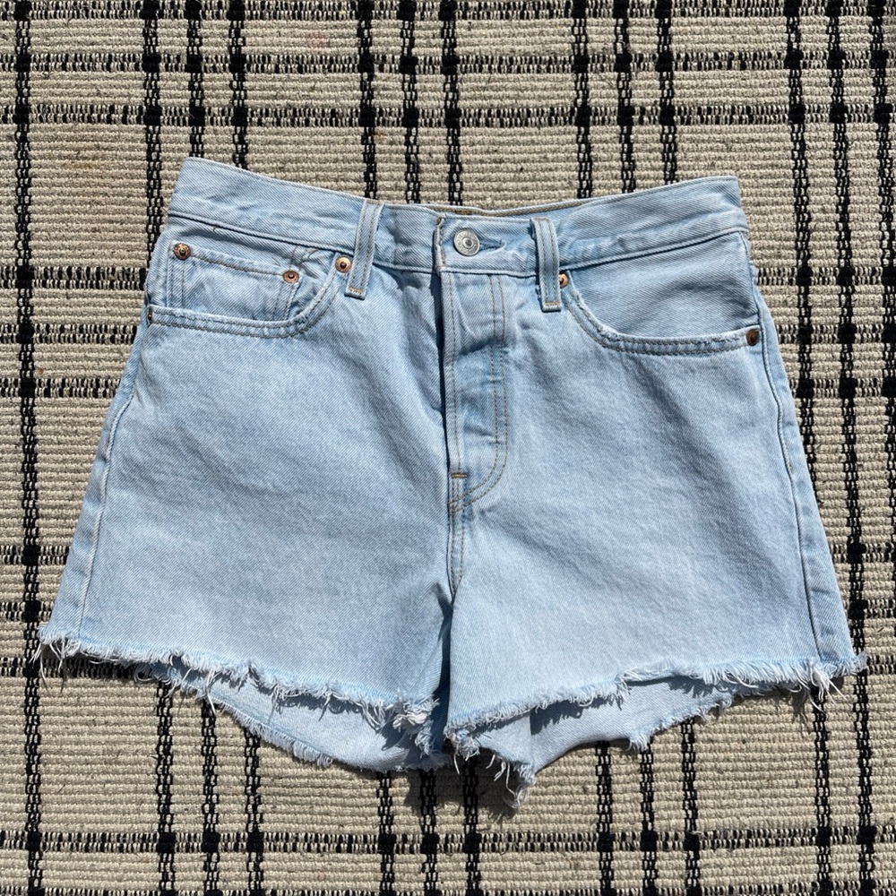 Levi's Premium Wedgie Denim Short High-Waisted Frayed Hem NWOT